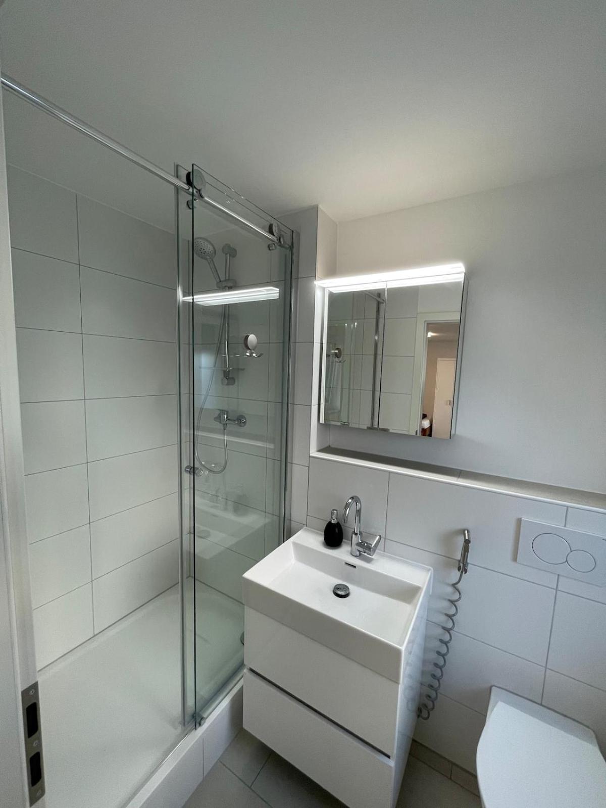Tulip With Your Private Entrance Apartment Baunatal